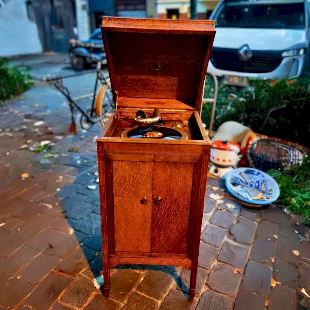 antika salon gramofonu çok değerli