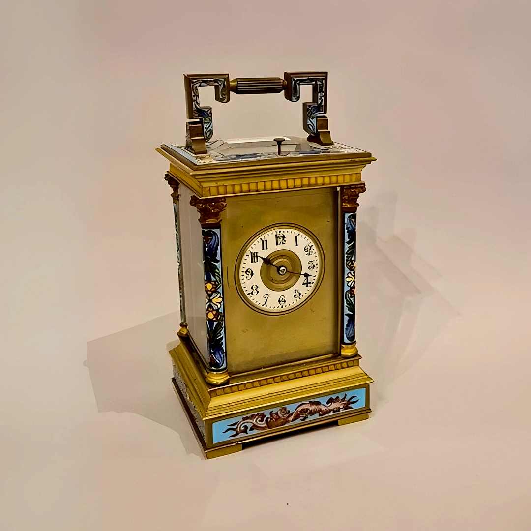 Bronz mineli masa üstü&nbsp;saat